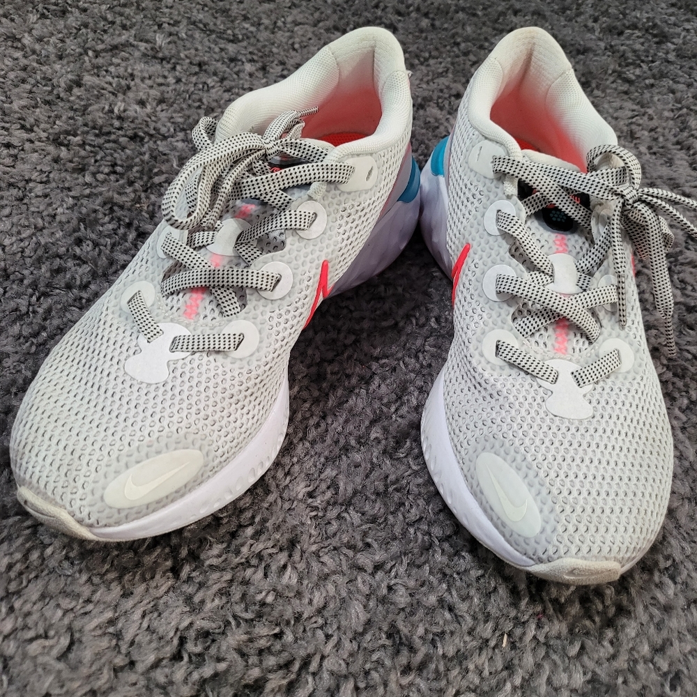 Woman's size 7.5 Nike Renew Run tennis shoes